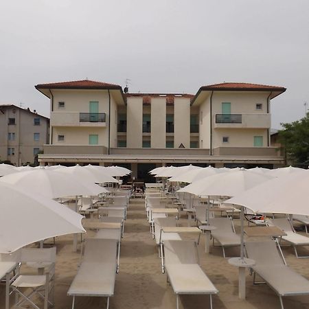 Hotel Vienna San Mauro Mare Exterior photo