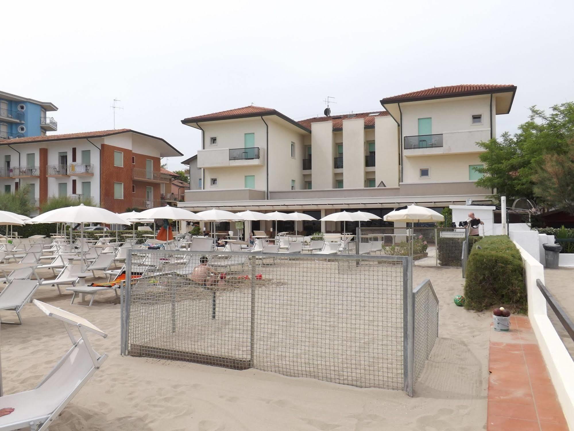 Hotel Vienna San Mauro Mare Exterior photo